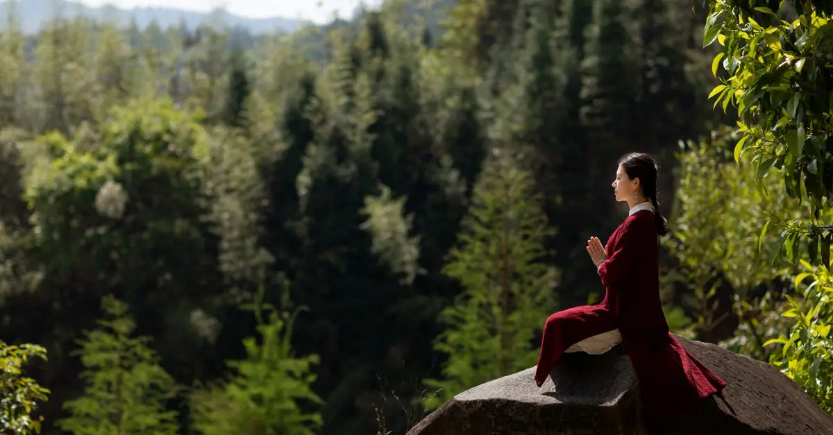 Les Bienfaits de Pratiquer la Méditation en Plein Air