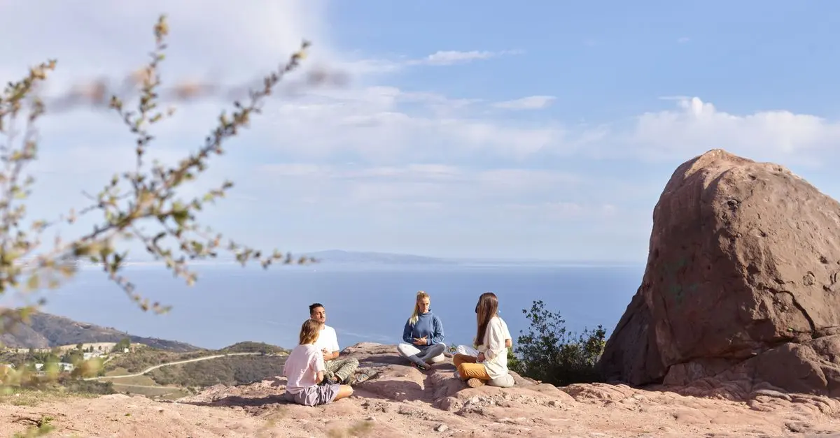 Les Bienfaits du Méditation en Plein Air pour se Ressourcer